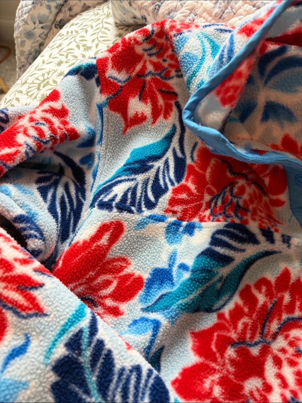 Patagonia Floral Snap-T Fleece Pullover - Light Blue with Red & Navy Accents - Picture 5 of 6